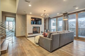 Flooring, Floor, Hardwood, Living Room, Room