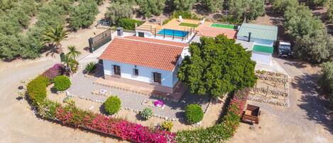 Rural House with private pool | Cubo's Holiday Homes