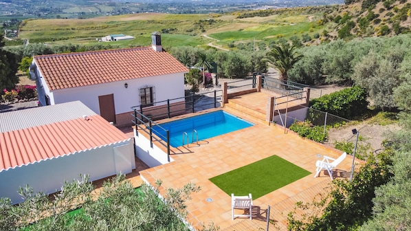 Rural house with private pool | Cubo's Holiday Homes