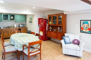 dining area, fridge, kitchenette