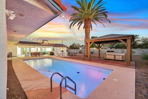 Beautiful backyard (1)