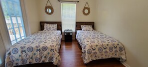 3rd bedroom with two twin beds