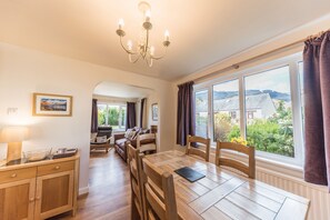 Hazel Cottage dining room