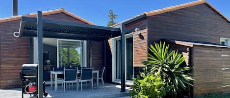 Terrasse avec pergola bioclimatique