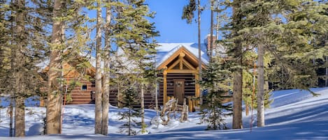 LoughHaus, our cabin in the woods located only 3 miles from Breckenridge Main St