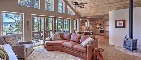 Cozy front room with lots of comfortable seating