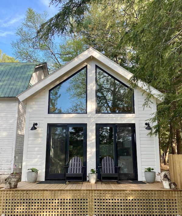 Cabin 1 is 1Q BR, open floor plan, full kitchen, bathroom, shower.
