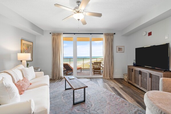 Living space with scenic views of the Gulf of Mexico from the 11th floor