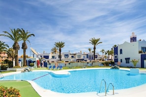 Holiday Home Swimming Pool