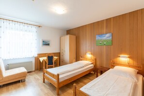 Schlafzimmer 2 mit 2 Einzelbetten
