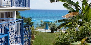 Kefalonia, Lourdas beach. Water Side studios: cute swimming pool