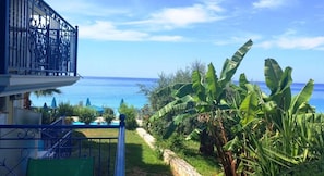 Kefalonia, Lourdas beach. Water Side studios: ground floor studio view