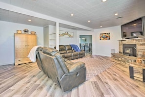 Living Room | 75" Smart TV | Wood-Burning Fireplace