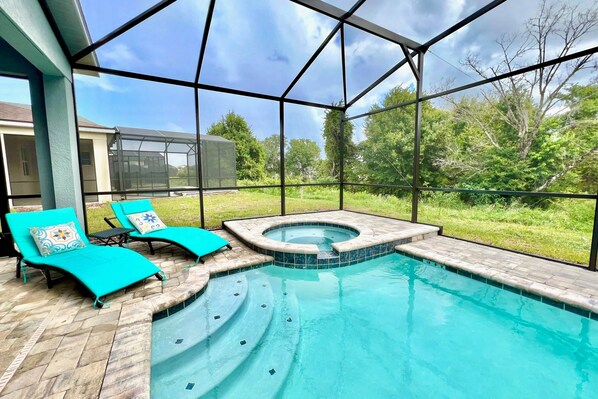 Private Swimming Pool and Hot Tub