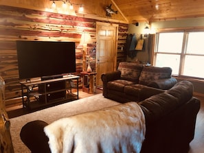 Family room with WiFi and Direct TV/ Streaming