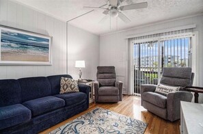 Living room with Q sleeper sofa, 2 recliners and ceiling fan
