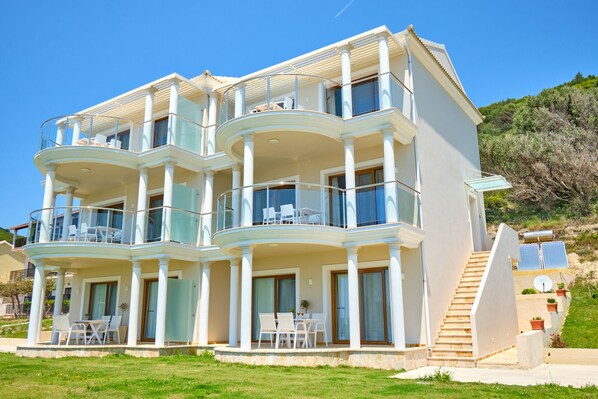 Armikes Beachfront Suite 3 Afionas Corfu