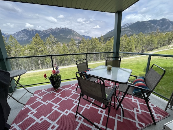 Quiet 2nd floor balcony overlooking the green space, walking path and mountains