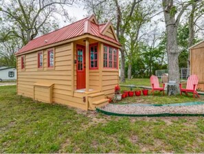 Quality cozy, beautifully constructed tiny home!