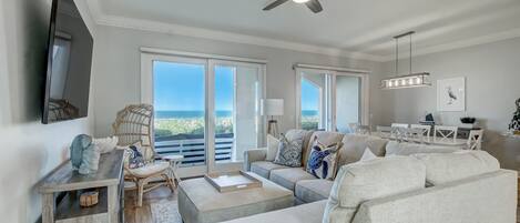Fabulously Updated Oceanfront Outrigger Townhome