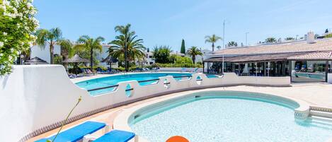  Piscina partilhada, jardim, piscina infantil e área de bar