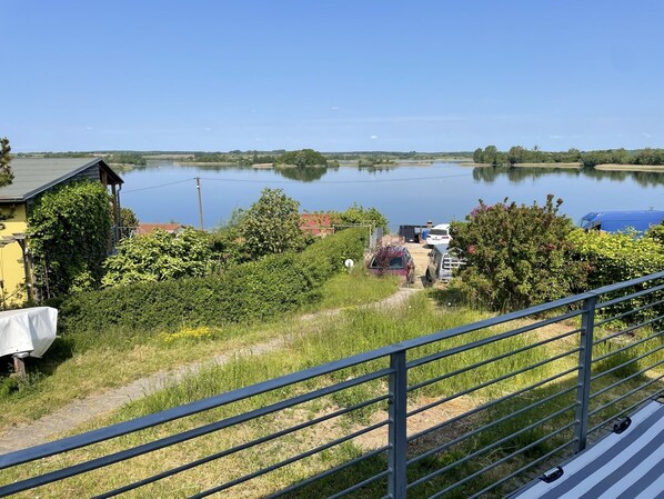 Blick von der Terrasse Ri Westen