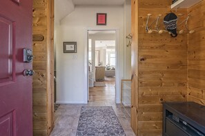 Large Entryway with Lots of Room to Hang all of your Gear 