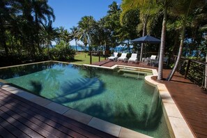 The Beach Cottage - Pool to Beach