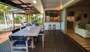 The Beach Cottage - Verandah to inside