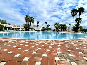 Piscina exterior 1