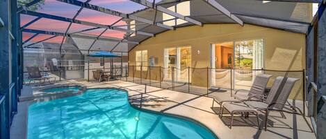 Luxurious private pool at your Emerald Isle getaway!