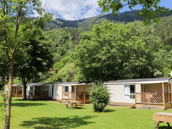 Plante, Ciel, Nuage, Propriété, Fenêtre, Bâtiment, Arbre, Maison, Lot Terre, Montagne