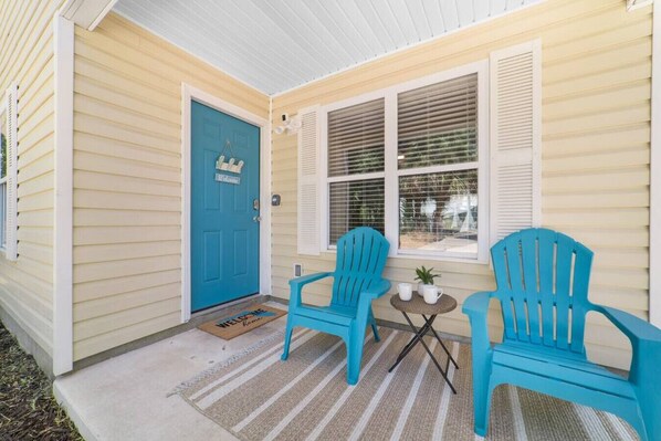 Enjoy the Florida sun in the comfortable Adirondack chairs on the front patio!