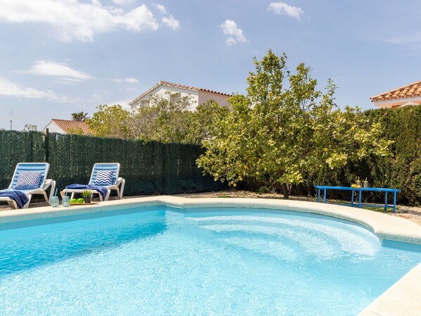 L'Eau, Plante, Bâtiment, Jour, Propriété, Ciel, Piscine, Bleu Azur, Arbre, Plan D'Eau