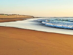 Beach, Water, Body Of Water, Natural Environment, Coast, Horizon, Shore, Sand, Coastal And Oceanic Landforms