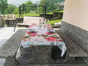 Möbel, Tischdecke, Gartenmöbel, Tisch Im Freien, Stuhl, Linens, Garten, Schatten, Regenschirm, Terrasse
