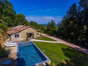 Water, Plant, Sky, Building, Swimming Pool, Cloud, Azure, Natural Landscape, Window, Tree