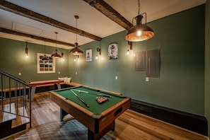  Game room with pool table, air hockey, darts and a flat screen TV!