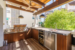 Outdoor kitchen