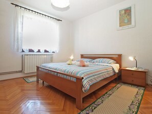 Schlafzimmer 1