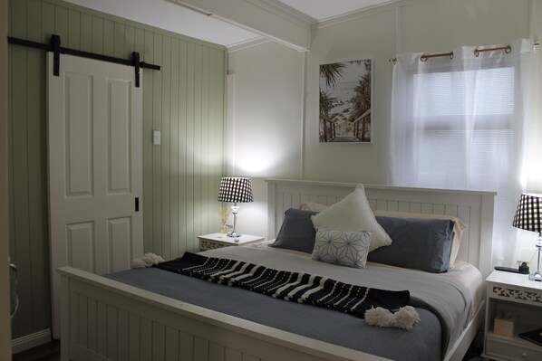 Master Bedrrom
King Bed