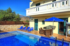 Building Exterior, Outdoor, Pool