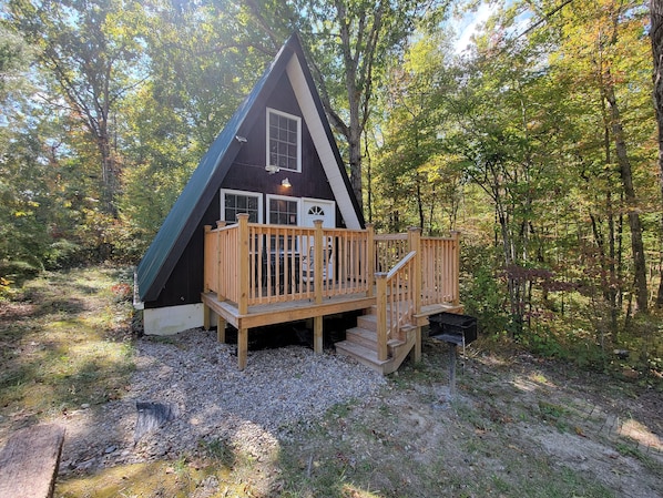 Cozy A Frame Mind sets secluded, near Cave Run Lake, Natural Bridge, Gorge Under Ground, and much more!