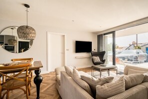 Living room at 2 Bol Y Maer, Bude, Cornwall, self catering with Beach Retreats.