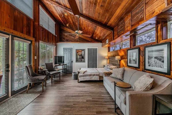 Welcome to our Rustic Cabin in Downtown Dunedin!