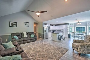 Living Room | Smart TV