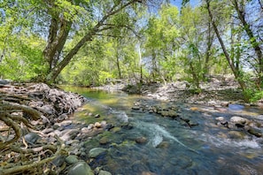 Property Surroundings | West Clear Creek