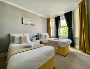 En-Suite Twin Room. Sea Views. Sleeps 2