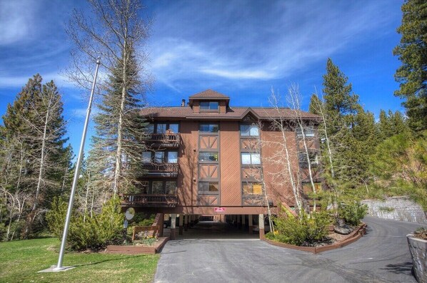 Ski Way Ridge Condominiums Complex