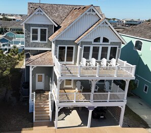 Gorgeous Ocean Views from the top Deck!